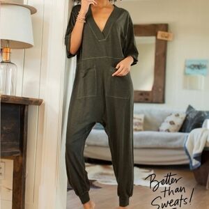 NATURAL LIFE Olive Green Sleeveless Jumpsuit with Relaxed Fit